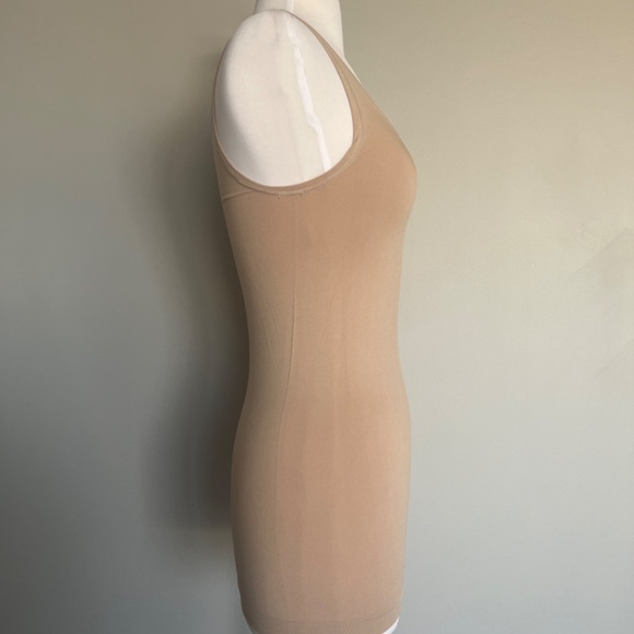 Theory Tubular Nude Seamless Tank Top in Stretch Jersey Italy Scoop Neck Layer - Picture 4 of 8